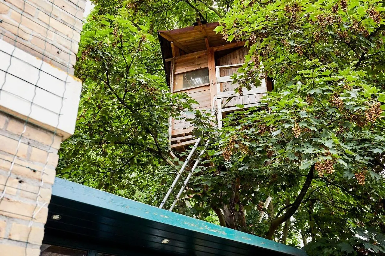Treehouse Inn Duivendrecht 2*,  Países Bajos