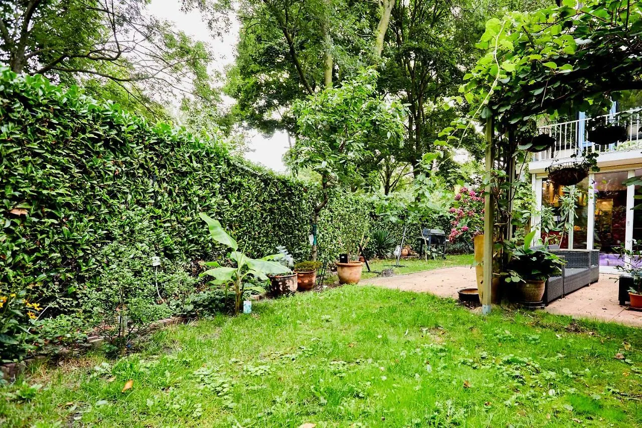 Treehouse Inn Duivendrecht 2*,  Países Bajos